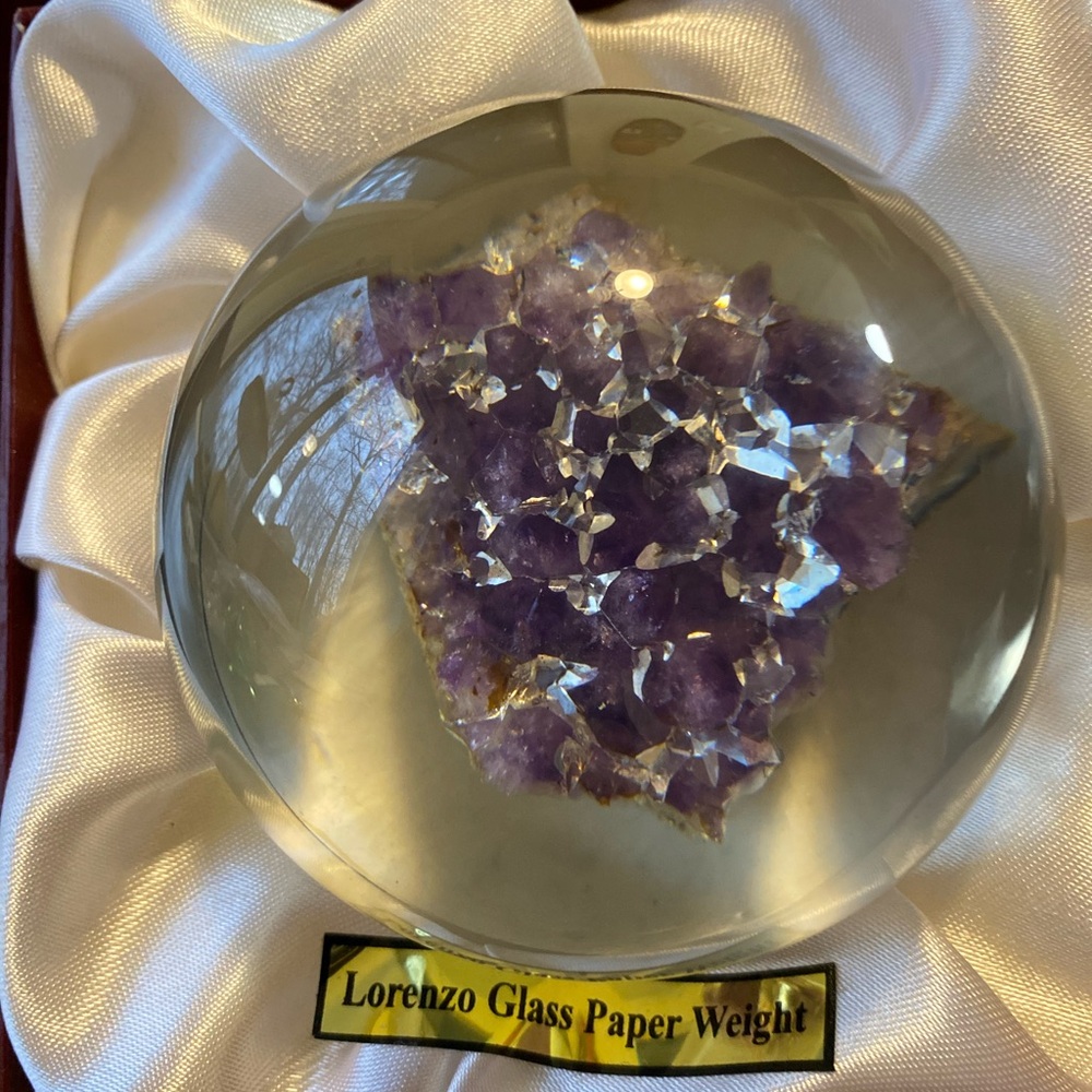 Lorenzo Glass Paper Weight containing a natural amethyst crystal cluster inside - Picture 11 of 12